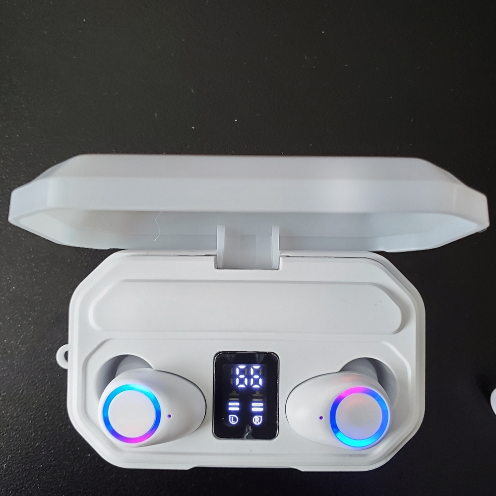 Earbuds - Picture 2 of 7